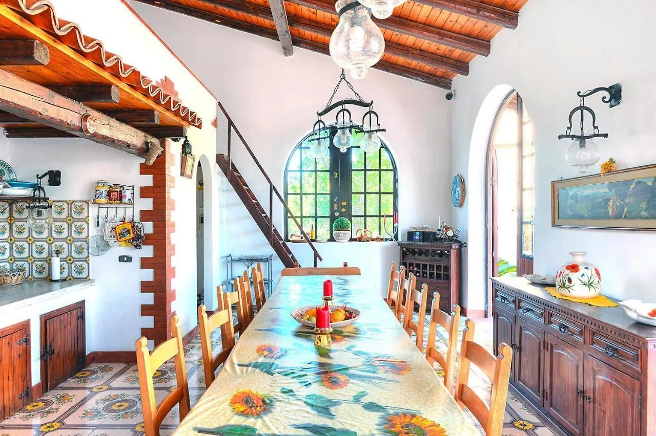 Holiday Home With Pool, Solarino