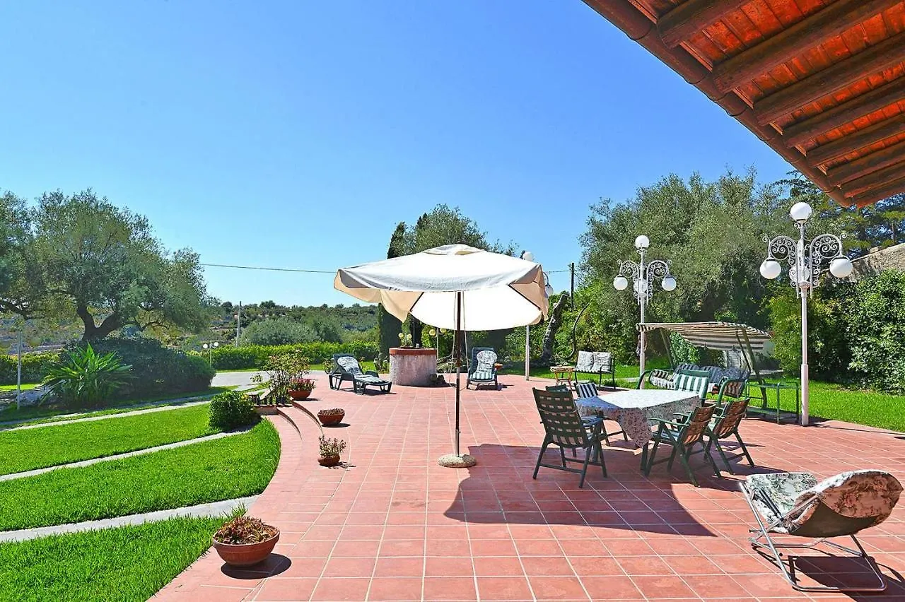 Holiday Home With Pool, Solarino