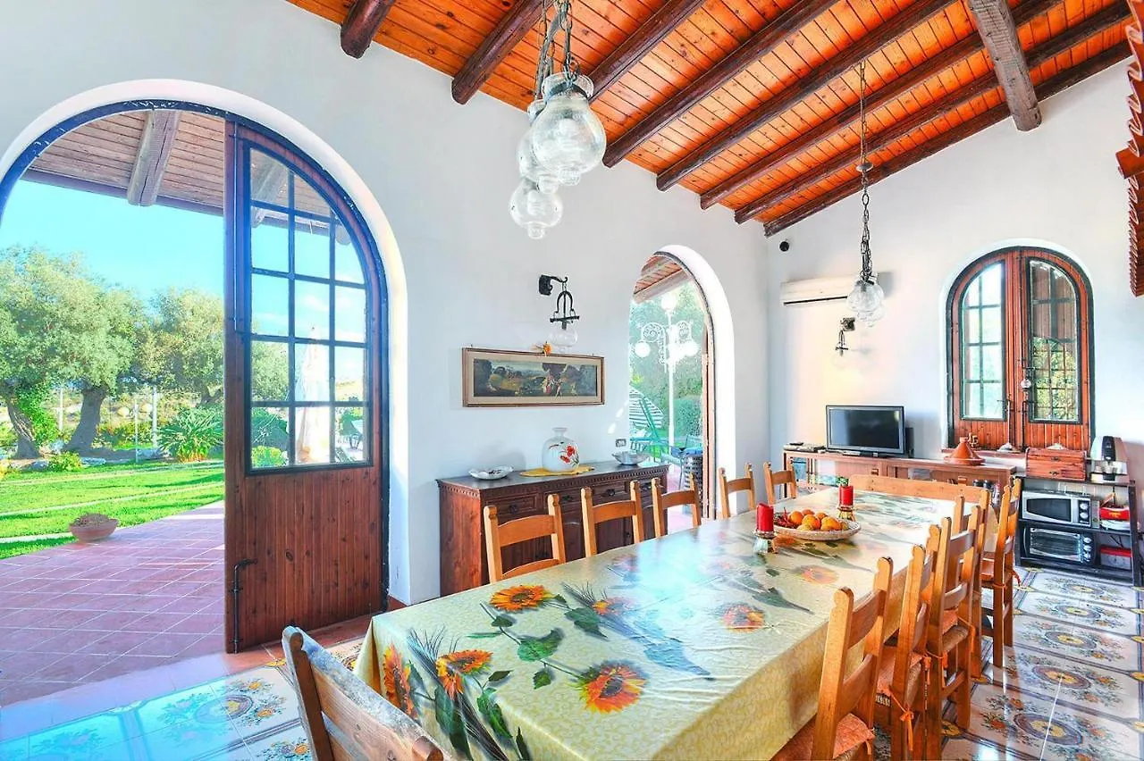 Holiday Home With Pool, Solarino
