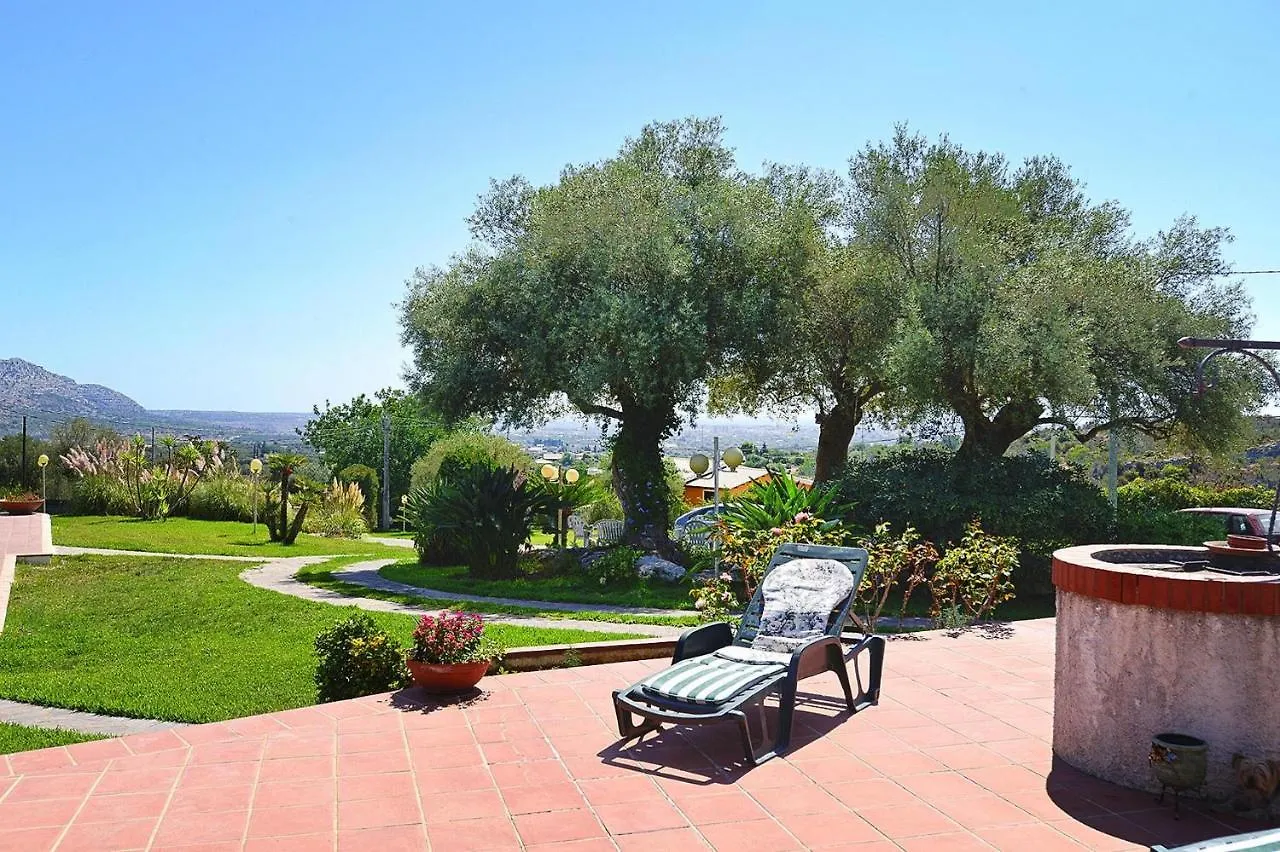 Holiday Home With Pool, Solarino