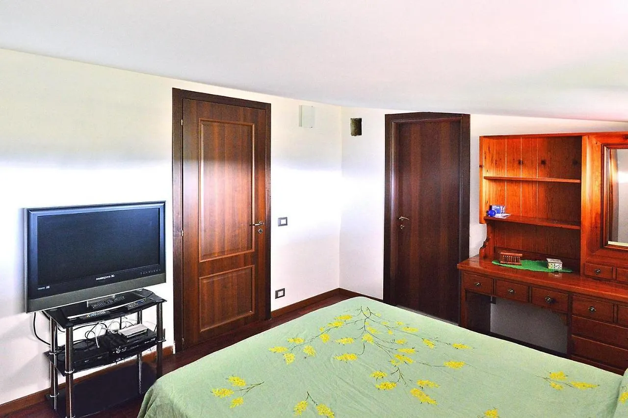 Holiday Home With Pool, Solarino